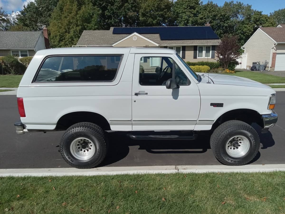 Ford-Bronco-xlt-5.0-stick-shift-1992-1