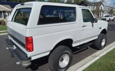 Ford-Bronco-xlt-5.0-stick-shift-1992-2