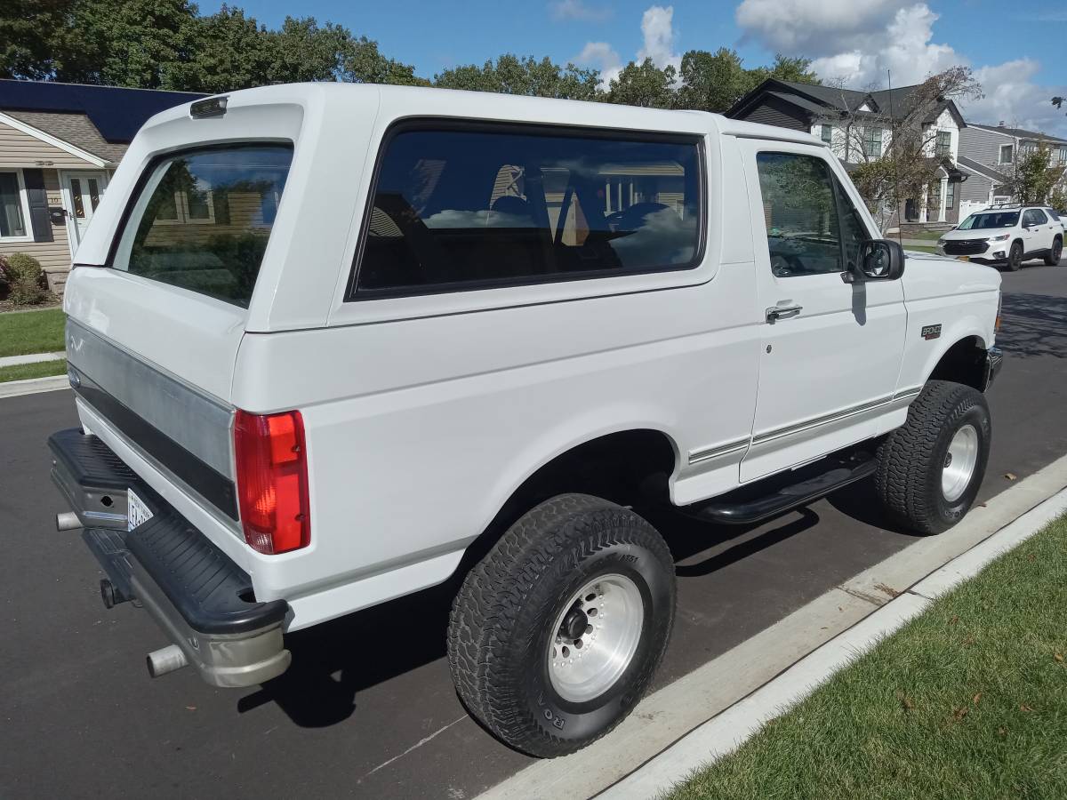 Ford-Bronco-xlt-5.0-stick-shift-1992-2