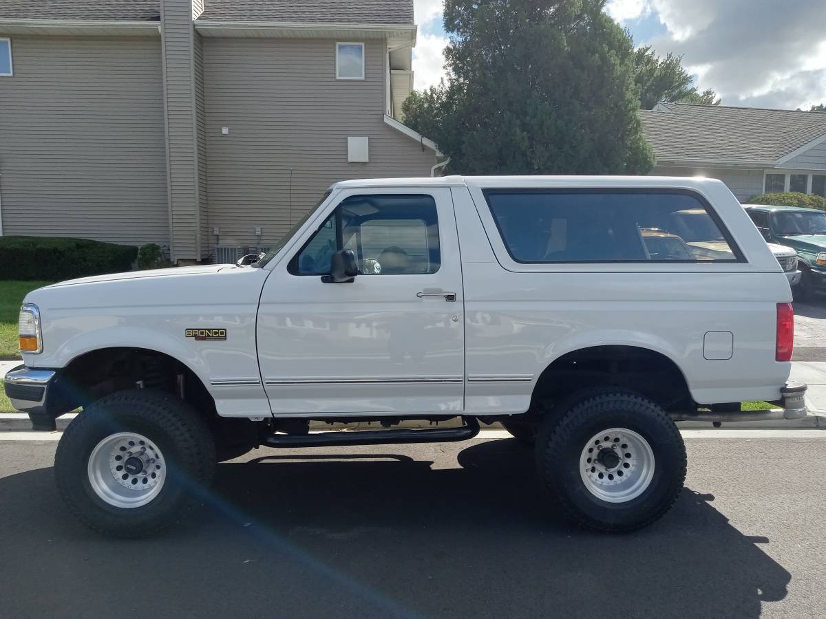 Ford-Bronco-xlt-5.0-stick-shift-1992-4