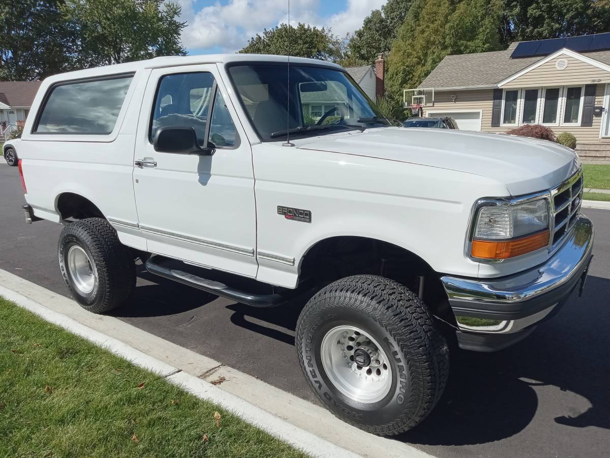 Ford-Bronco-xlt-5.0l-1992