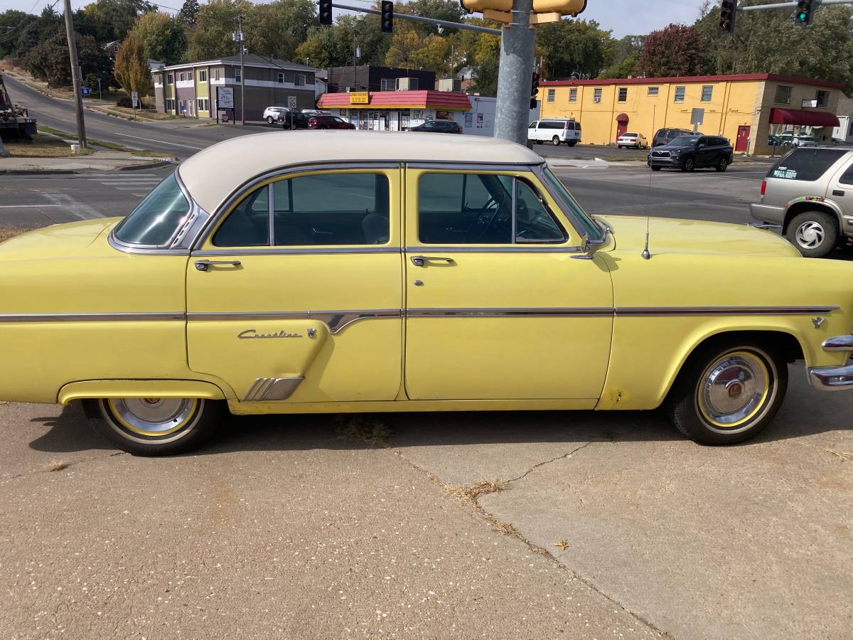 Ford-Crestline-1954