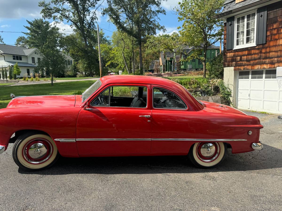 Ford-Custom-1949-1