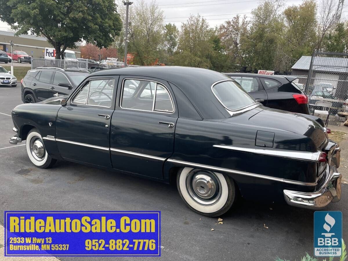 Ford-Custom-Deluxe-Berline-1951-6