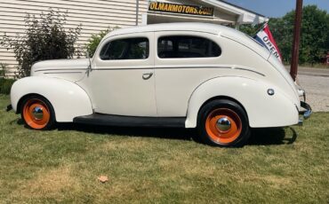 Ford-Deluxe-Berline-1939-2