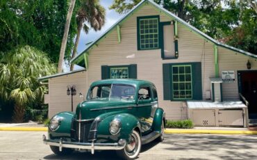 Ford-Deluxe-Berline-1940