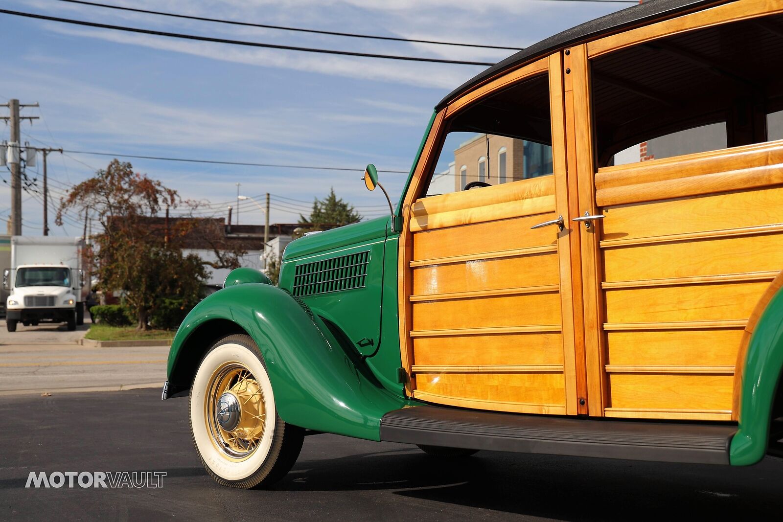 Ford-Deluxe-Wagon-Woodie-1935-12