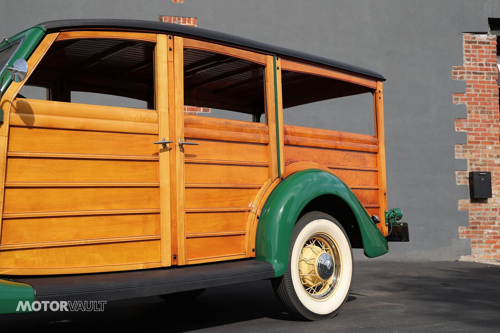 Ford-Deluxe-Wagon-Woodie-1935-13