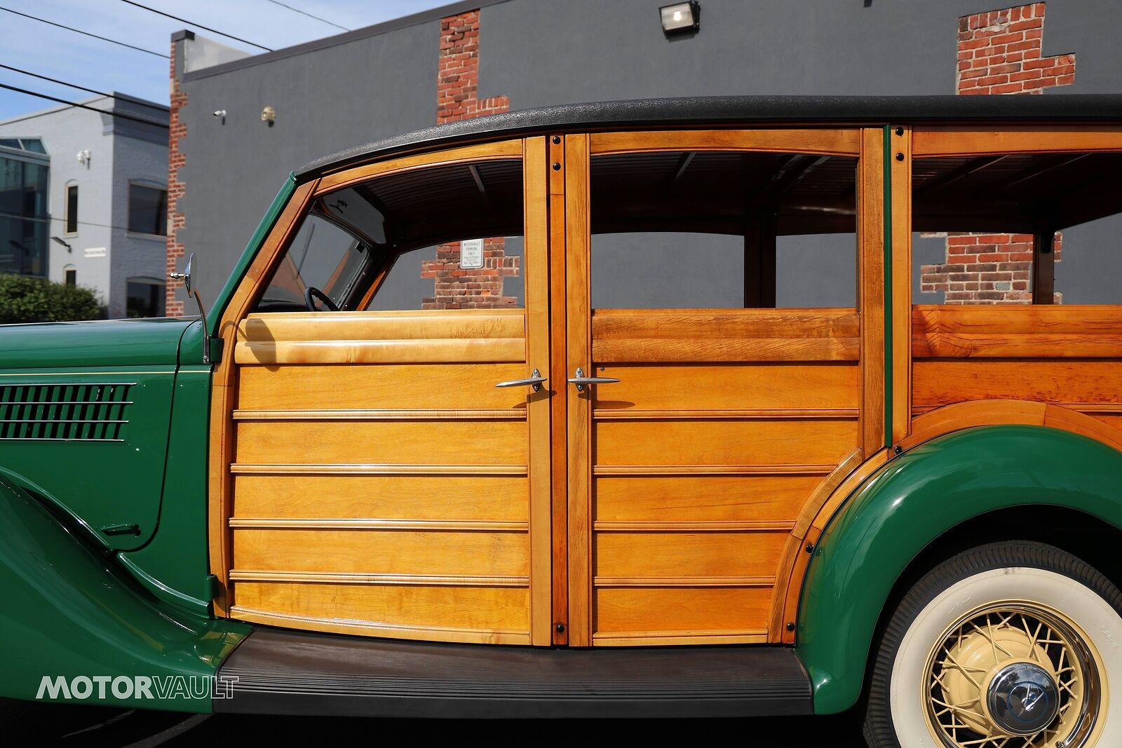 Ford-Deluxe-Wagon-Woodie-1935-29