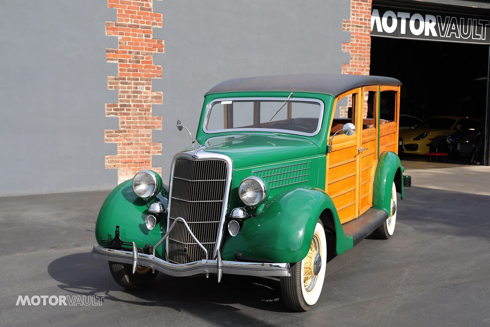 Ford-Deluxe-Wagon-Woodie-1935-4