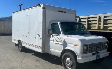 Ford-E350-box-truck-1988-1