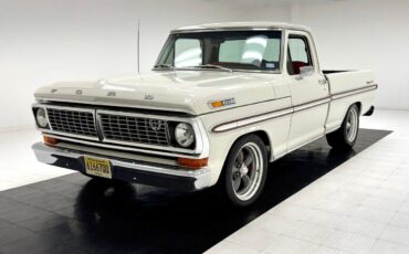 Ford F-100  year1}