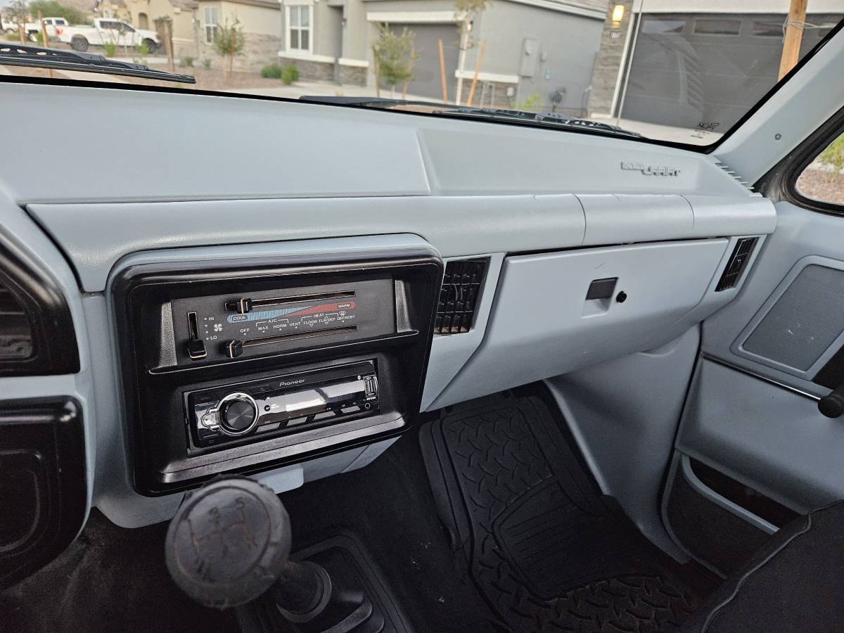 Ford-F-150-1988-9