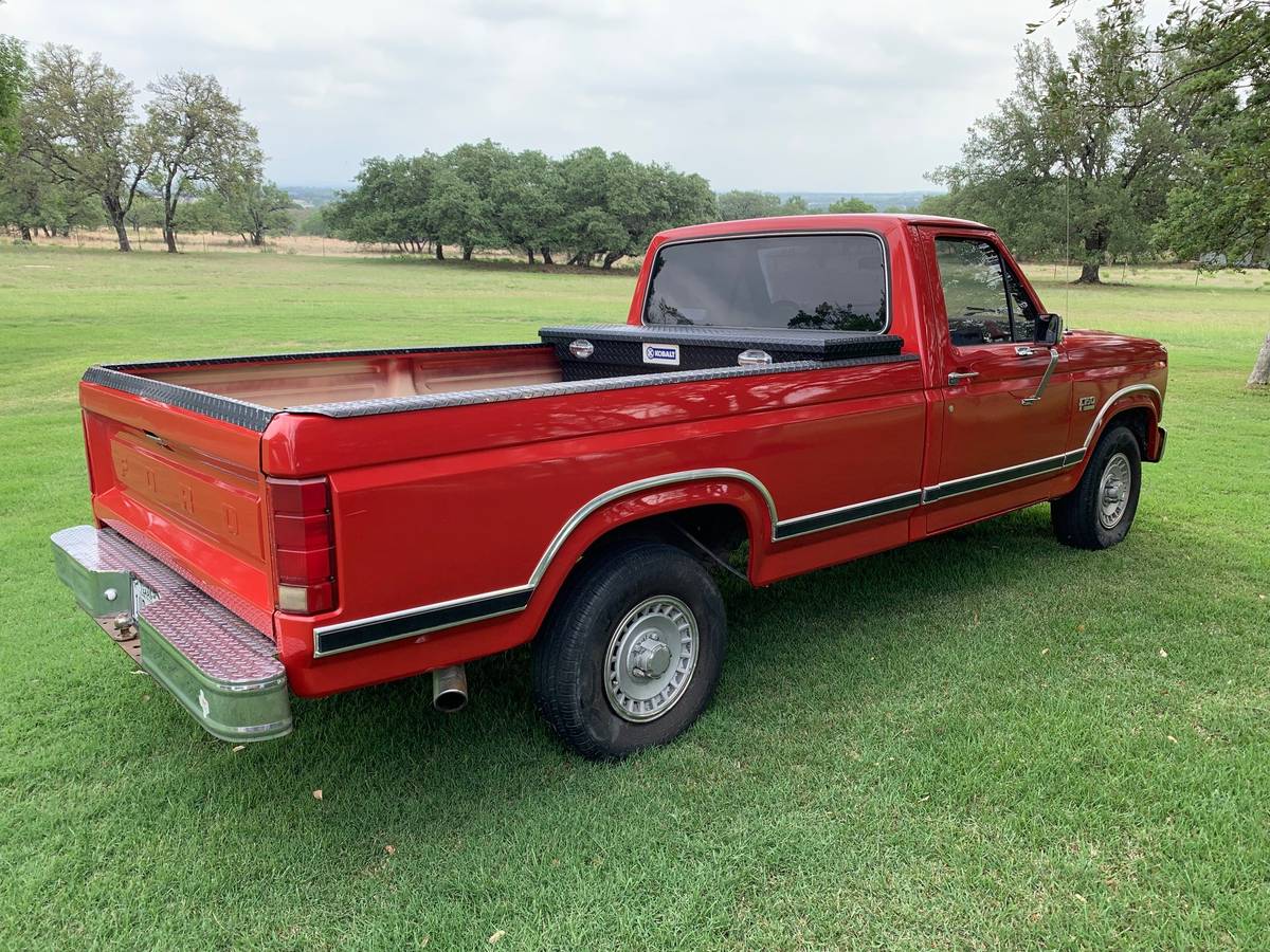 Ford-F-150-xl-1986-3