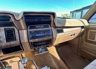 Ford-F-250-1986-17