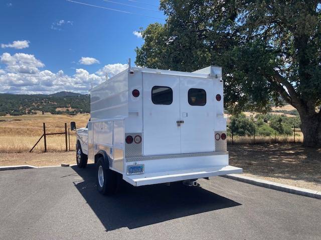 Ford-F-250-4x4-utility-truck-1985-1