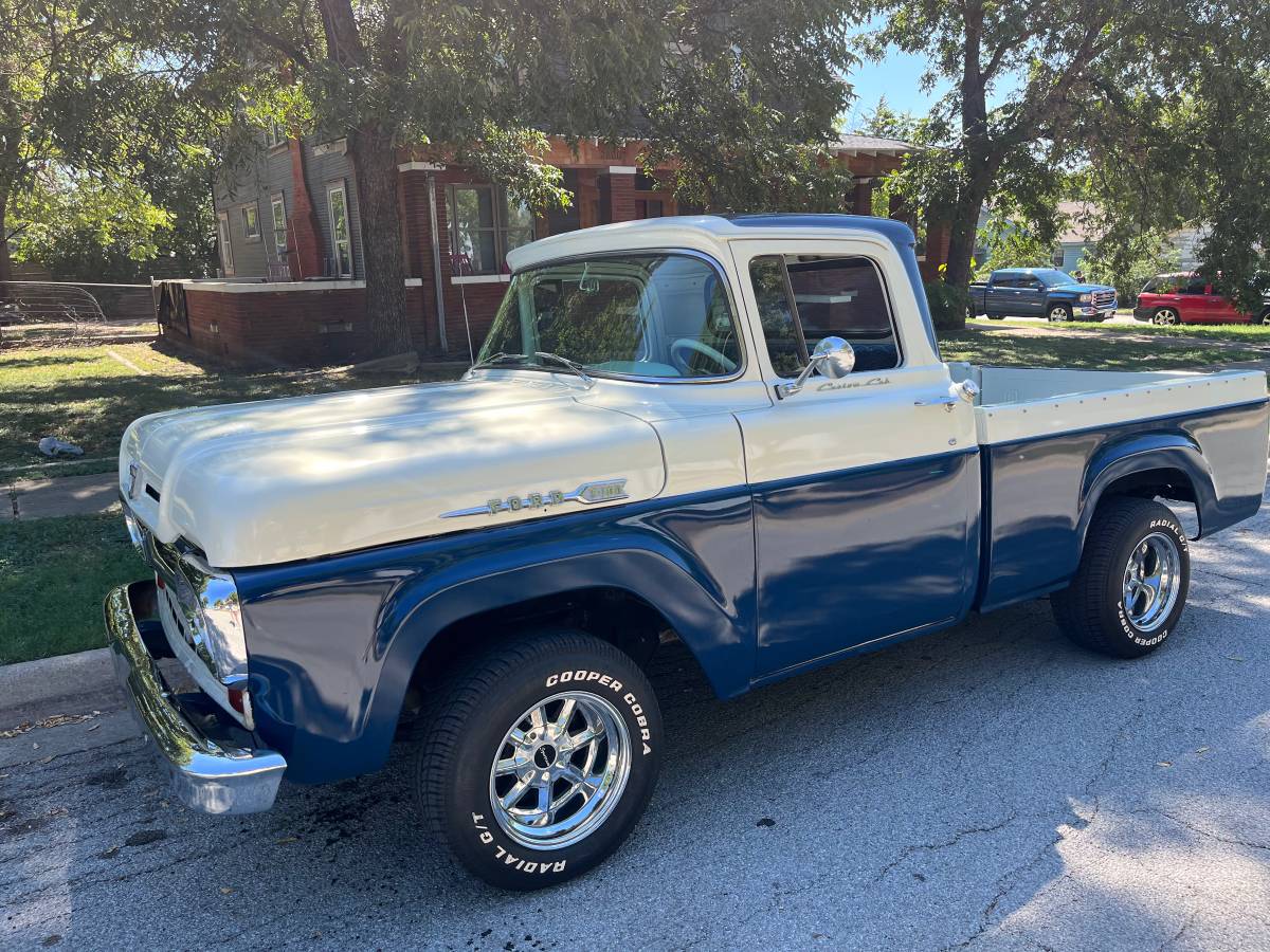 Ford-F100-pickup-short-bed-1960