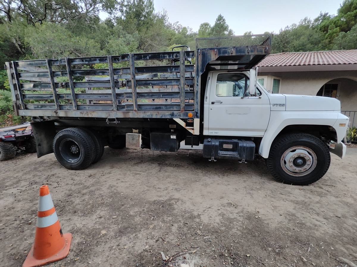 Ford-F700-1988-2