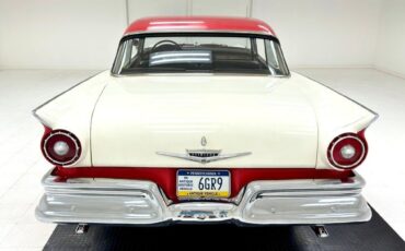 Ford-Fairlane-1957-3