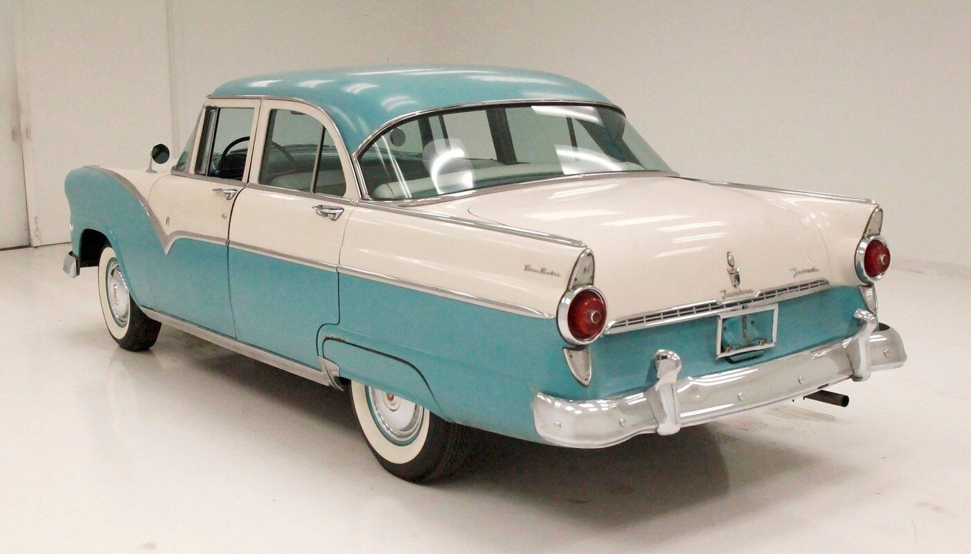 Ford-Fairlane-Berline-1955-2