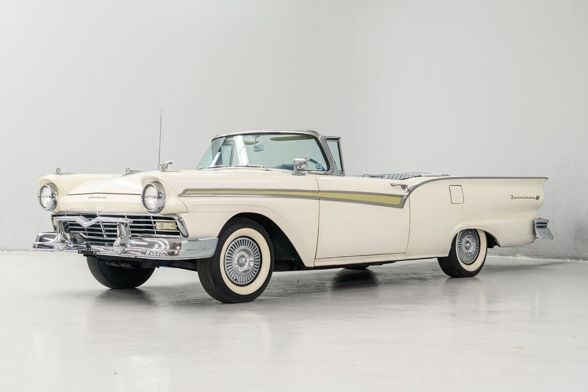 Ford Fairlane Cabriolet 1957 à vendre