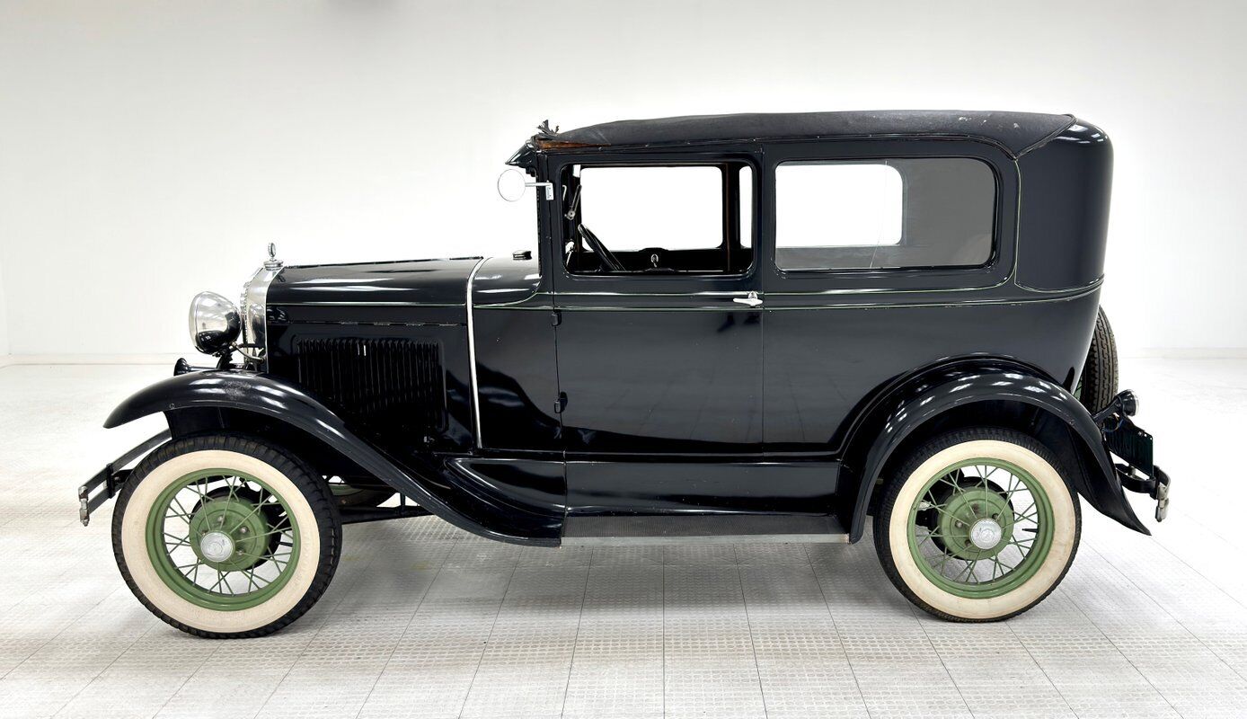 Ford-Model-A-Berline-1930-1