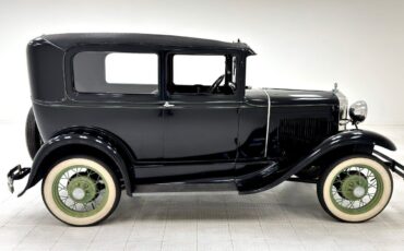 Ford-Model-A-Berline-1930-5