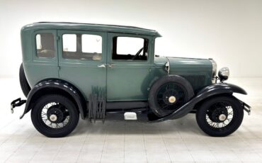 Ford-Model-A-Berline-1930-5