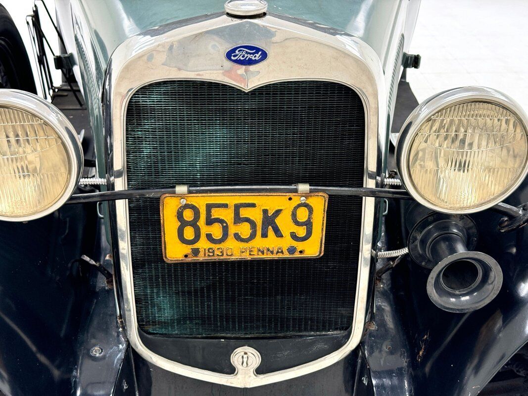 Ford-Model-A-Berline-1930-8