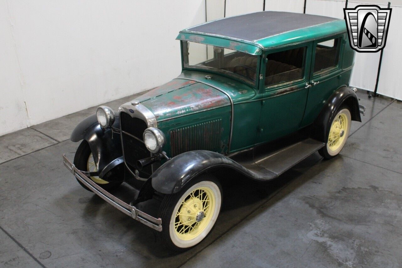 Ford-Model-A-Berline-1930-8