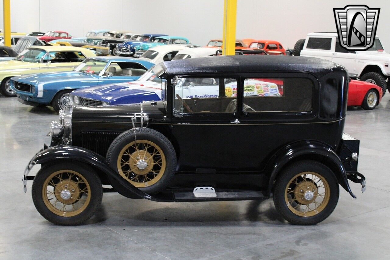 Ford-Model-A-Berline-1931-7