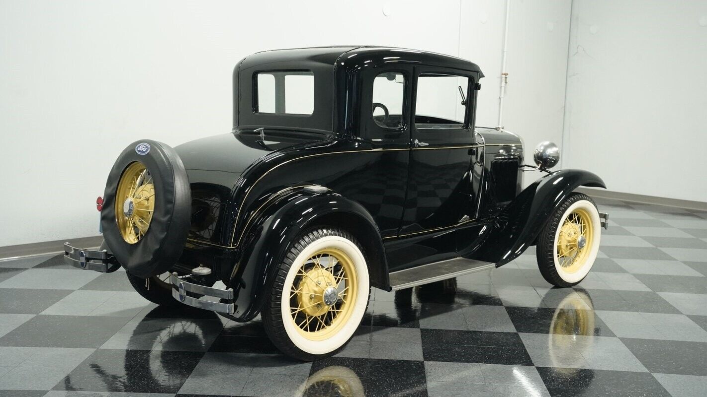 Ford-Model-A-Coupe-1930-11