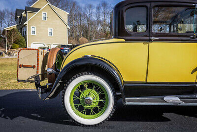 Ford-Model-A-Coupe-1930-9