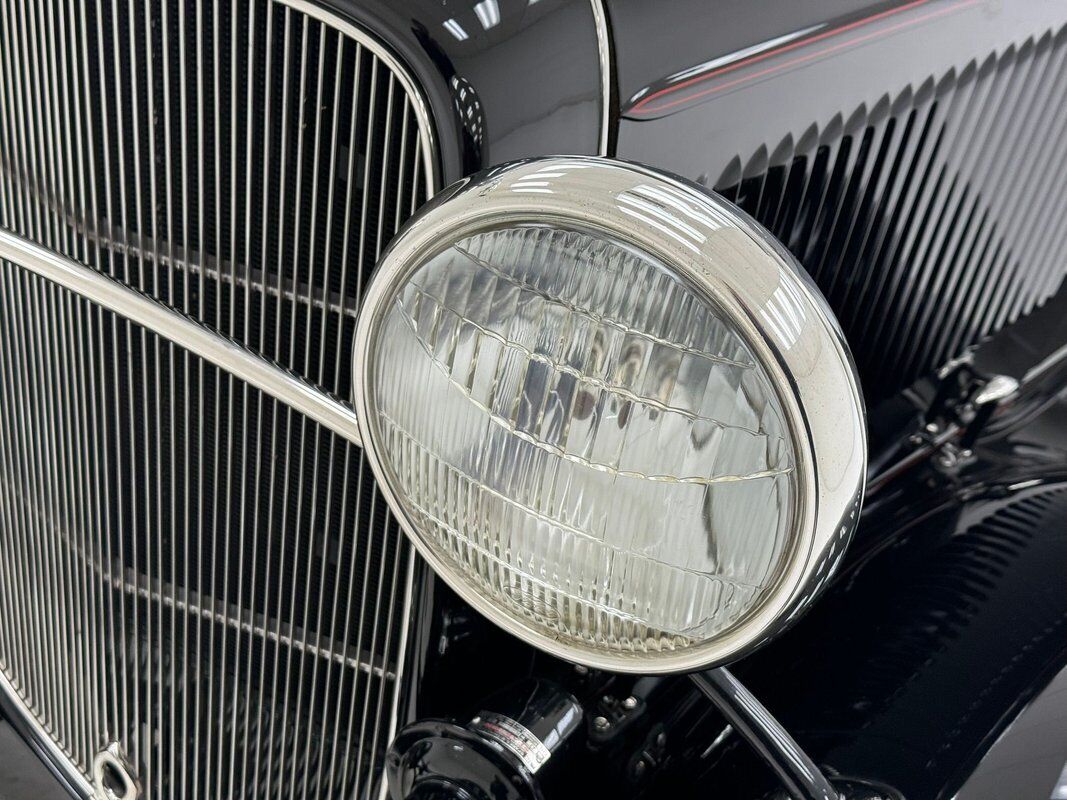 Ford-Model-B-Cabriolet-1932-10