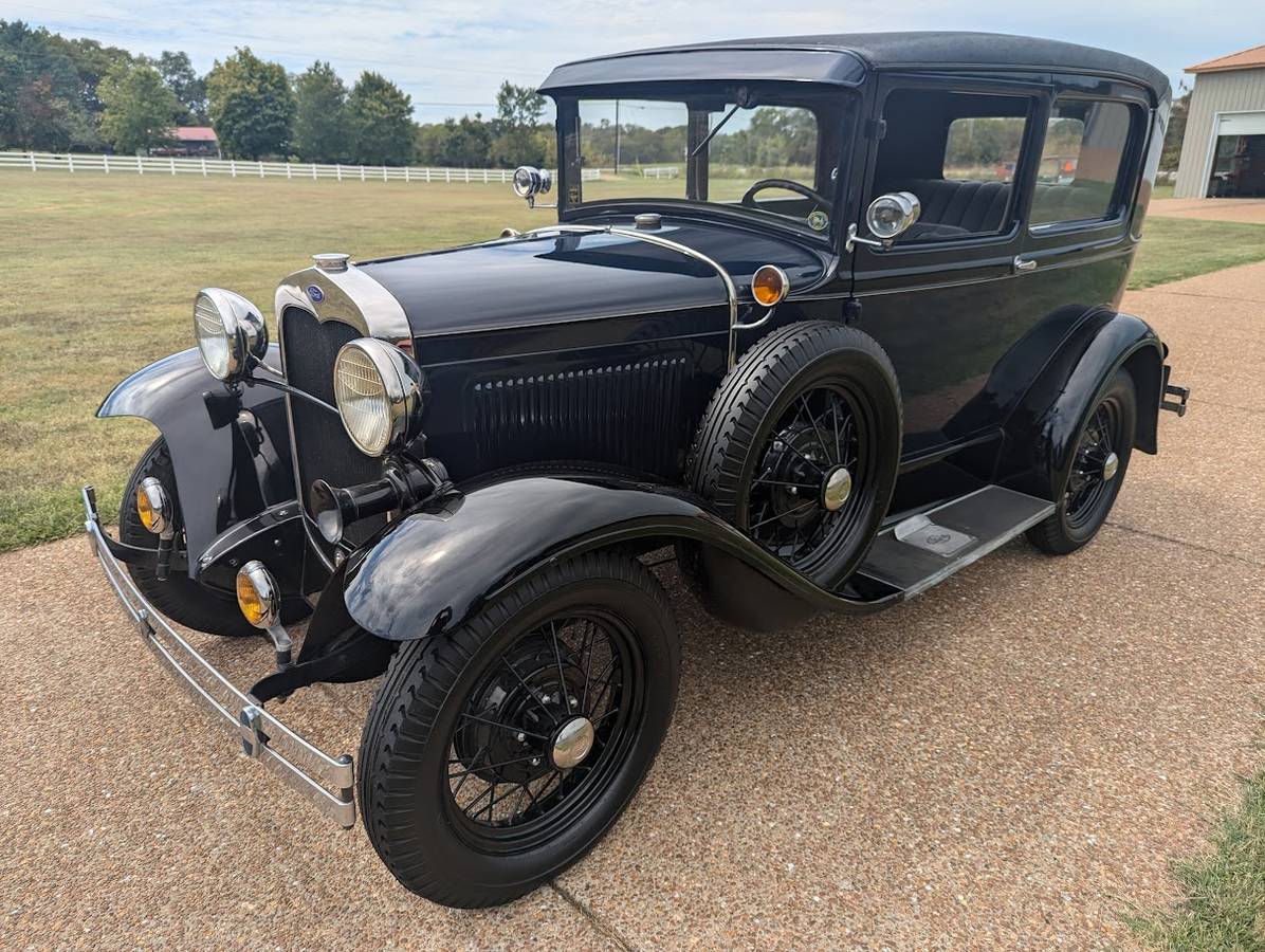 Ford-Model-a-standard-tudor-1930-2