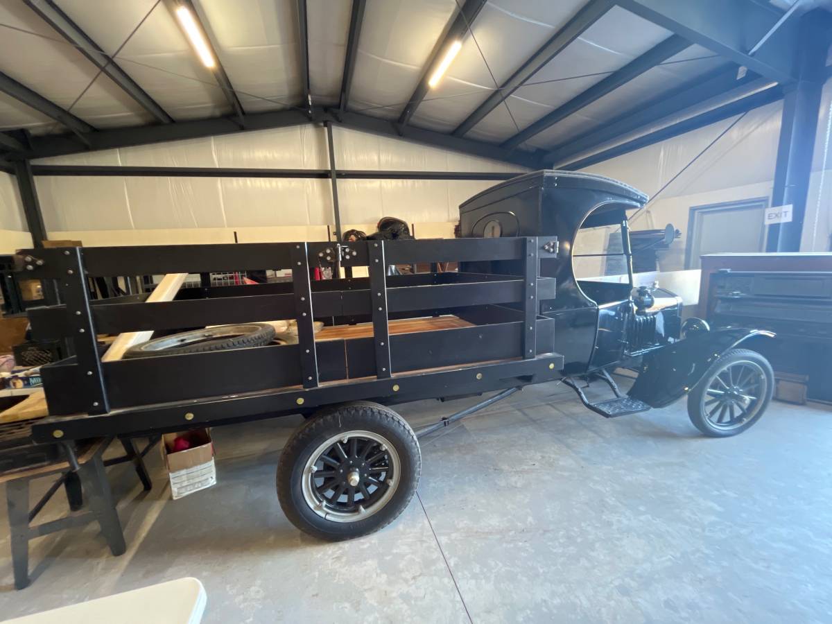 Ford-Model-t-delivery-truck-1925-4