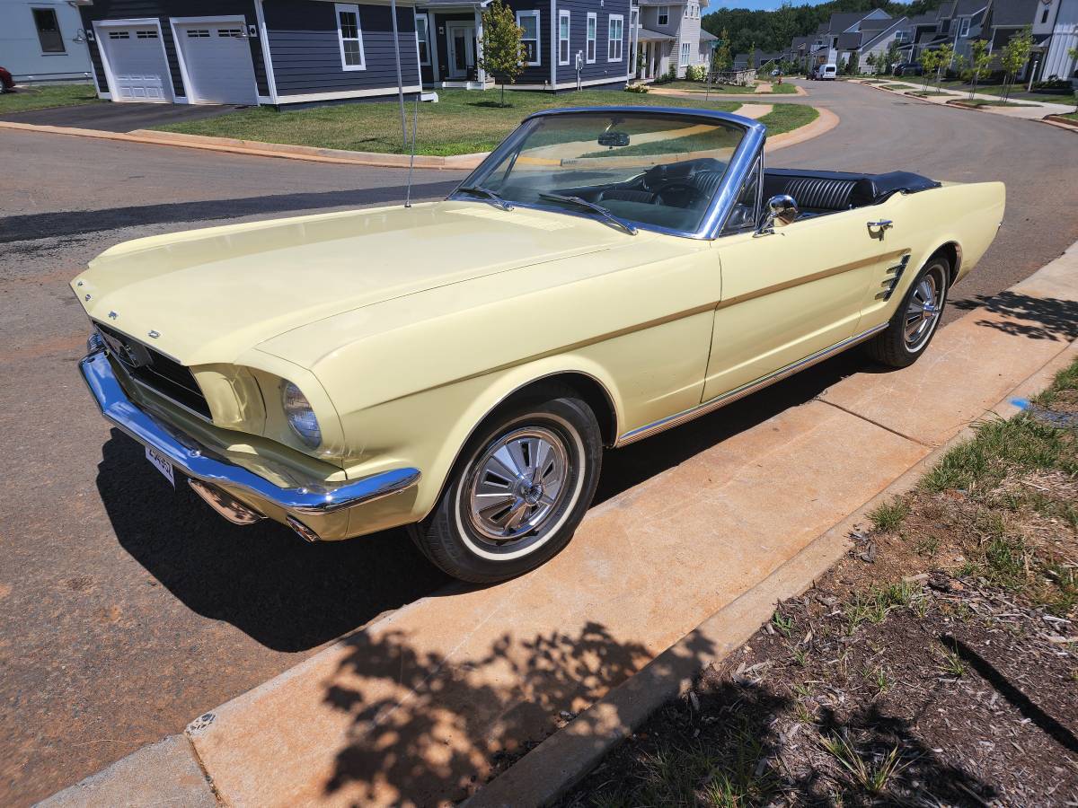 Ford-Mustang-1966-2