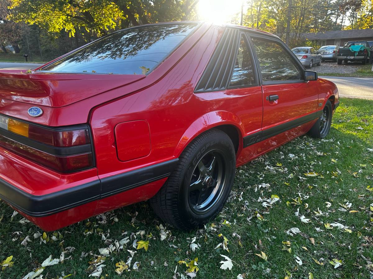 Ford-Mustang-1985-8