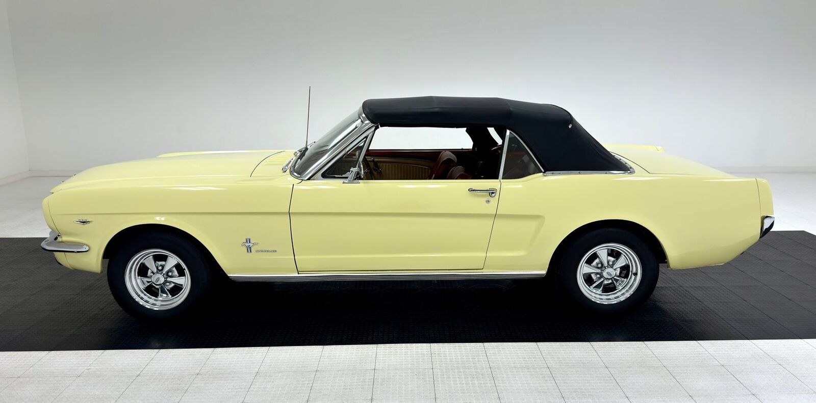 Ford-Mustang-Cabriolet-1966-2