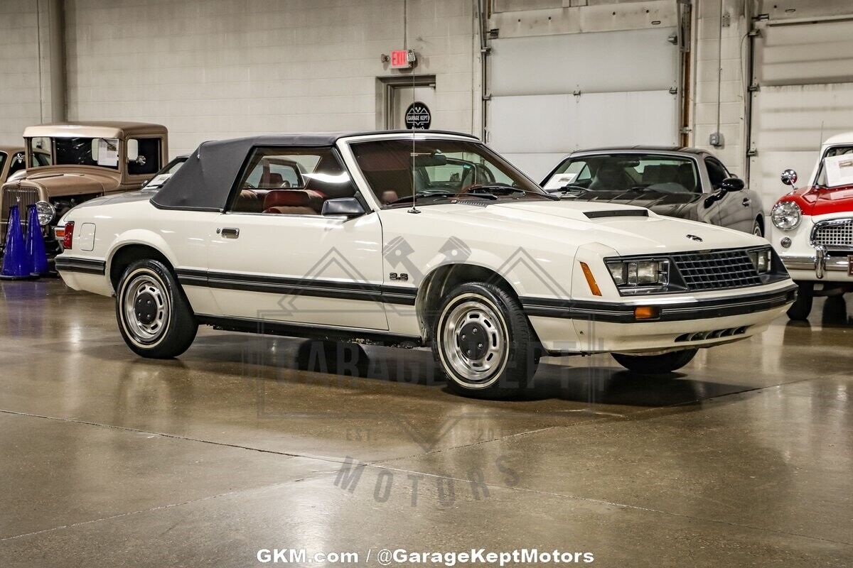 Ford-Mustang-Cabriolet-1979-2