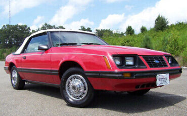 Ford-Mustang-Cabriolet-1983-2