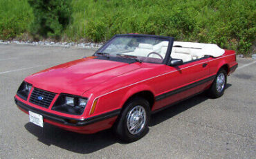 Ford-Mustang-Cabriolet-1983-4