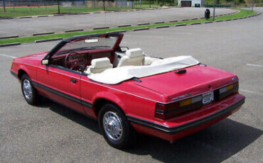 Ford-Mustang-Cabriolet-1983-5