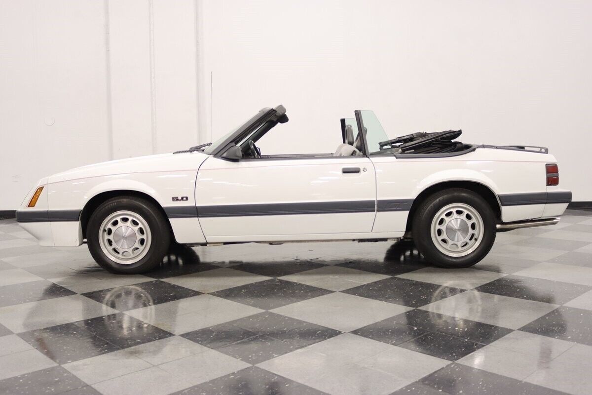 Ford-Mustang-Cabriolet-1986-2