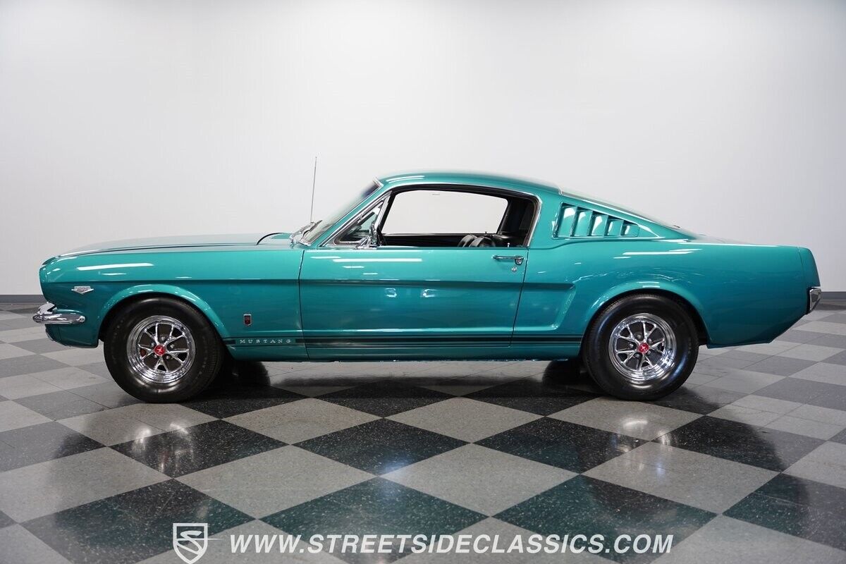 Ford-Mustang-Coupe-1965-2