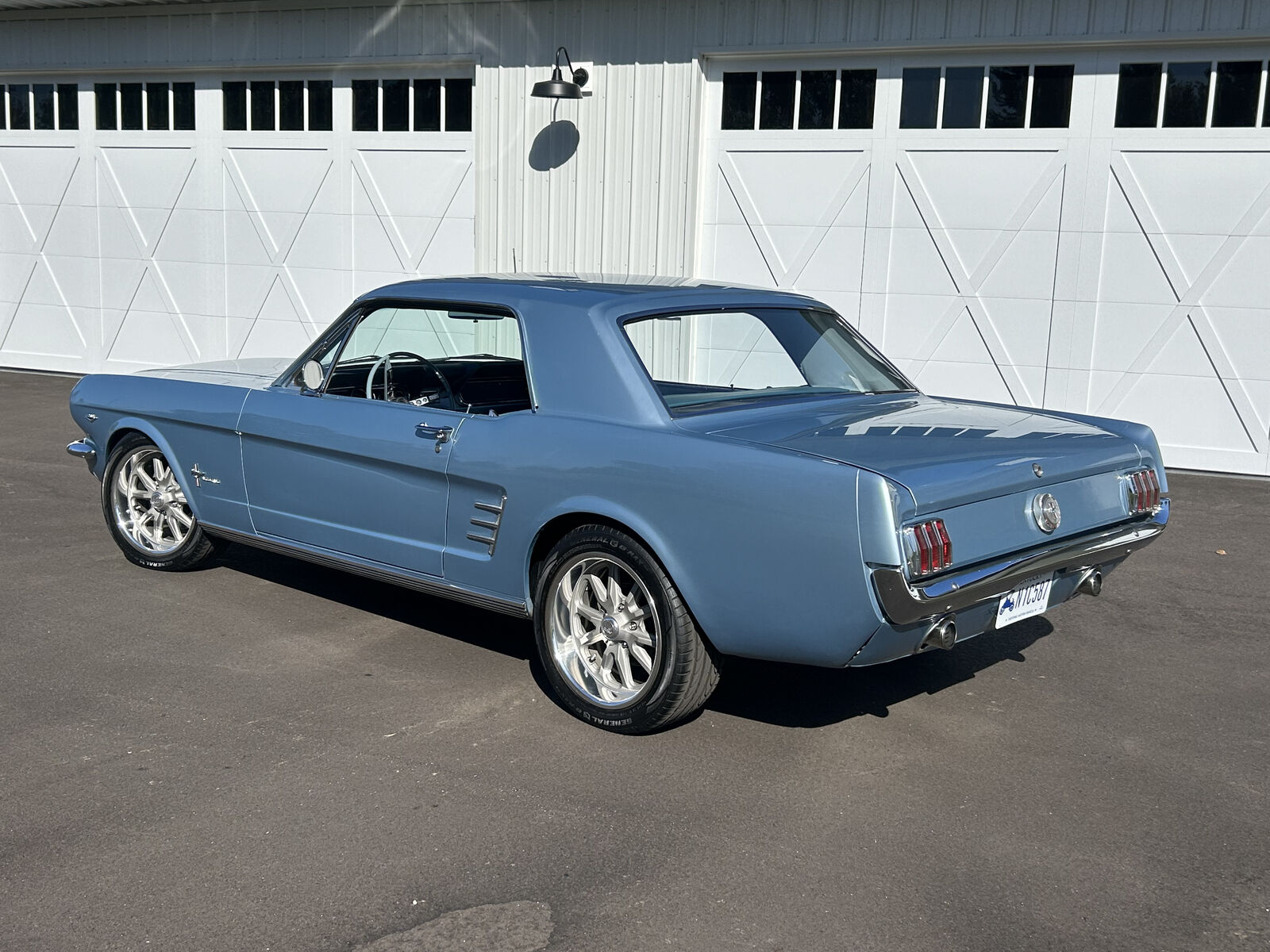 Ford-Mustang-Coupe-1966-1