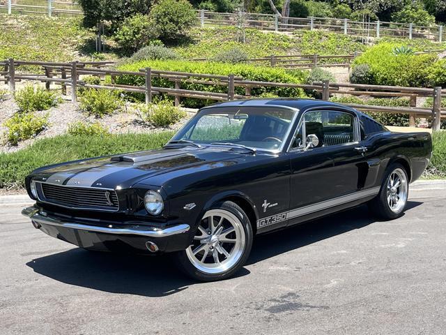 Ford-Mustang-Coupe-1966-1