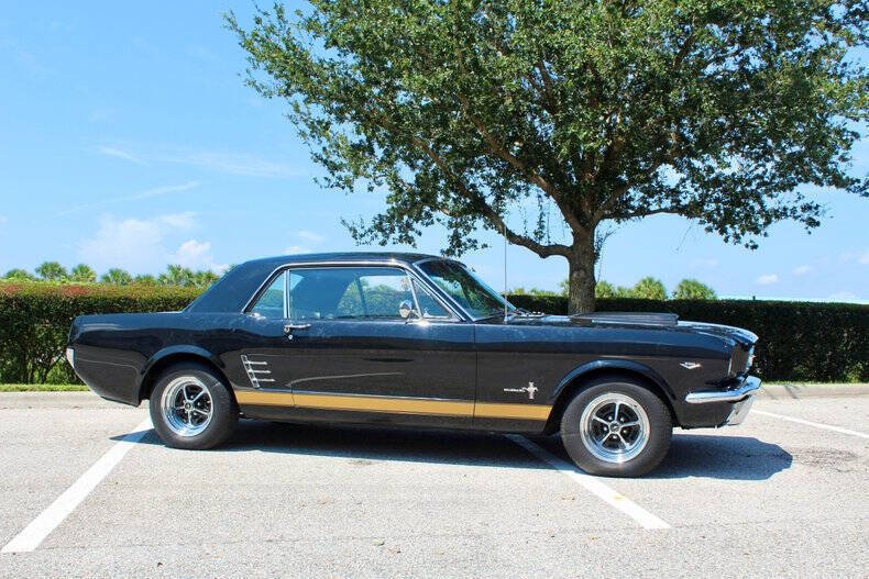 Ford-Mustang-Coupe-1966-2