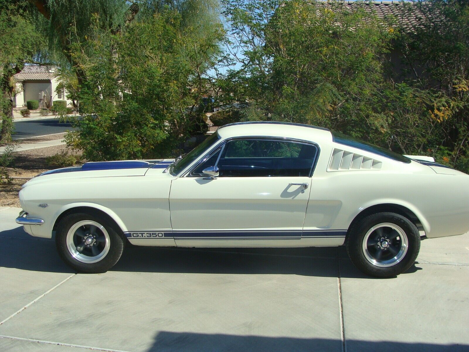 Ford-Mustang-Coupe-1966-2