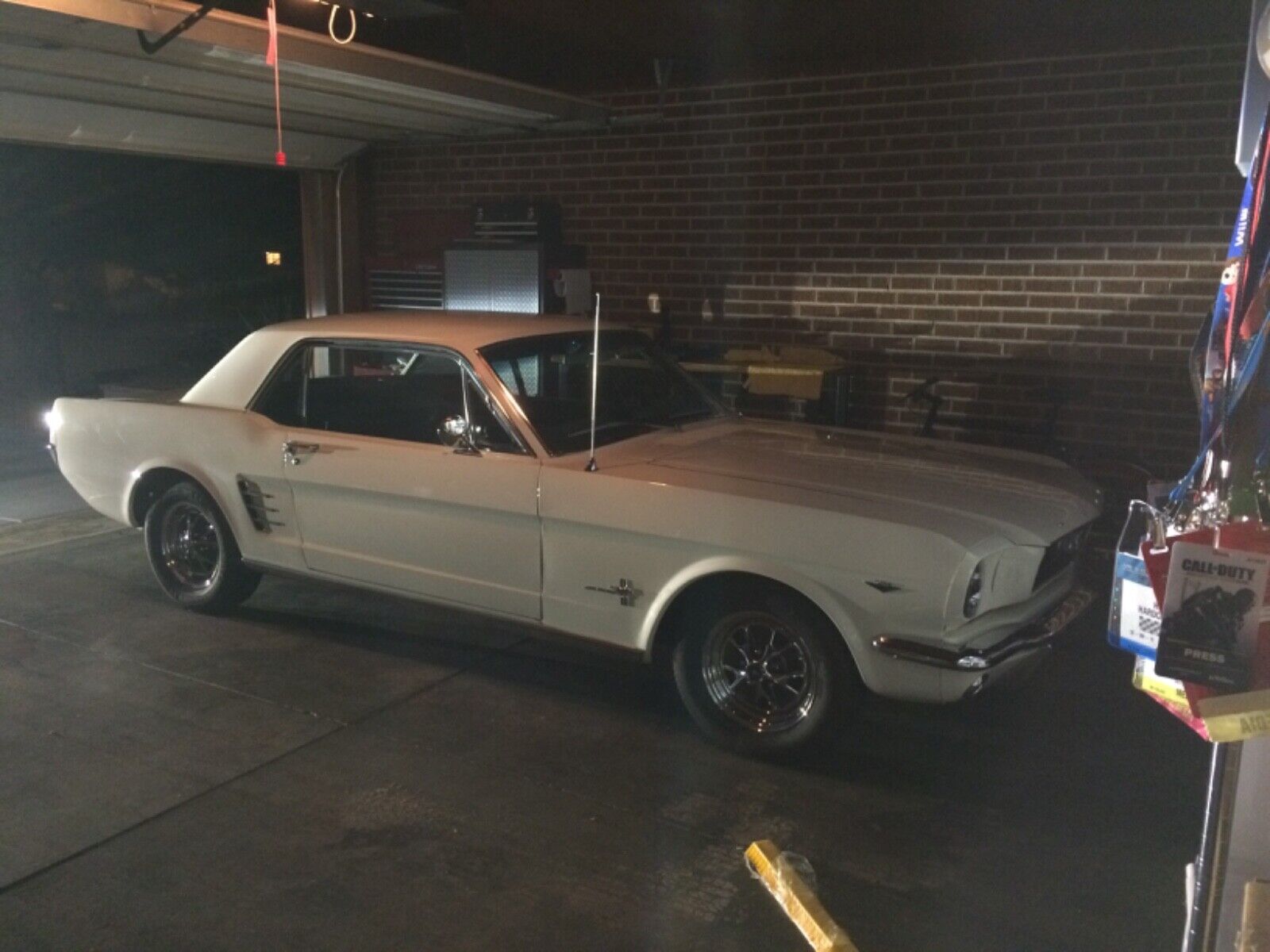 Ford-Mustang-Coupe-1966-36